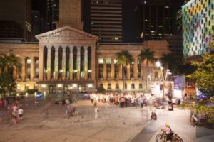 a general picture of a public monument in a city